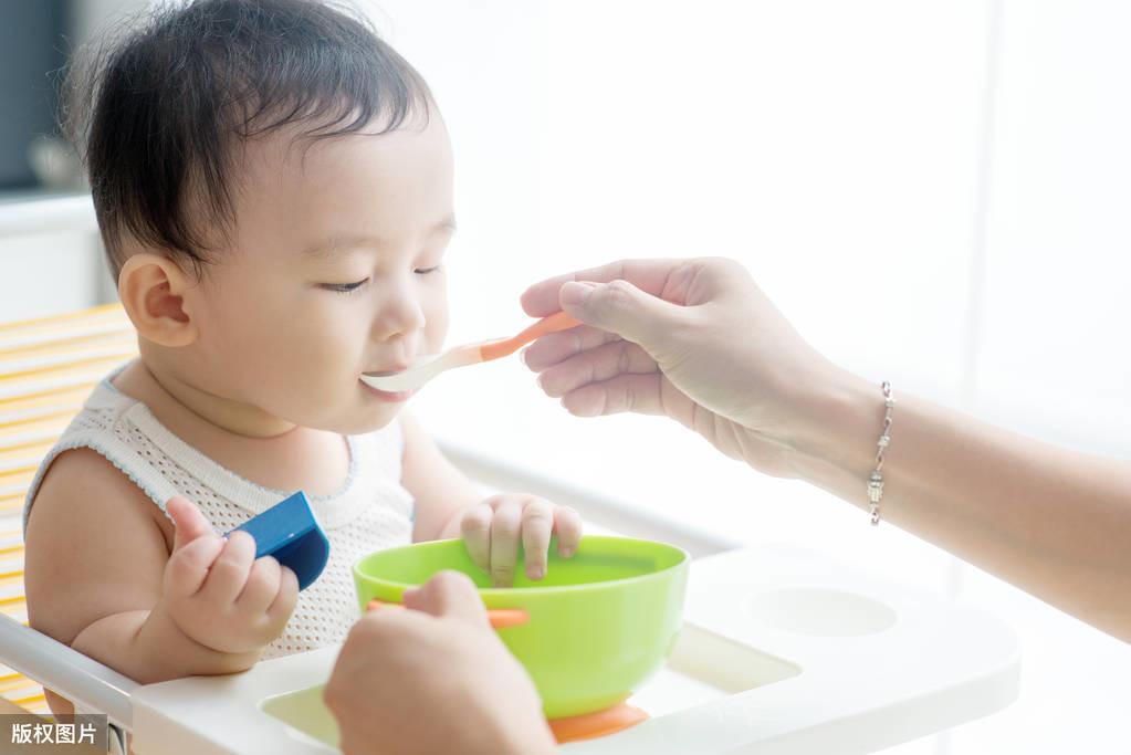 五个月宝宝的辅食之旅，探索宝宝能吃什么